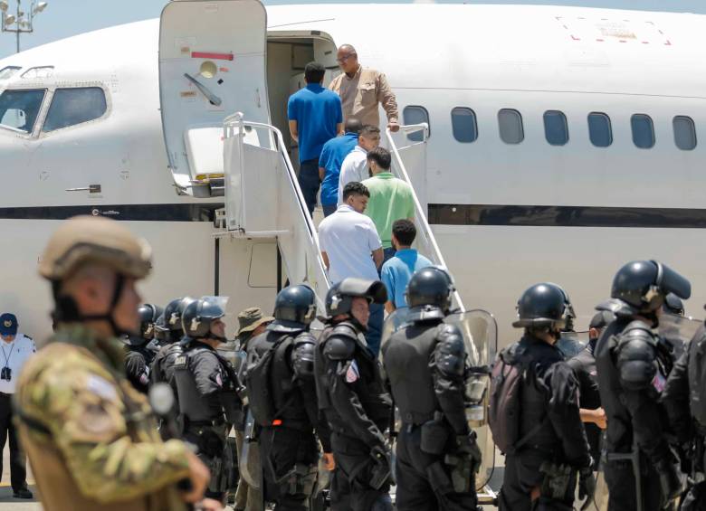 Fueron 252 los migrantes venezolanos deportados desde Estados Unidos y presos en El Salvador los que fueron enviados a Venezuela. FOTO: Xinhua