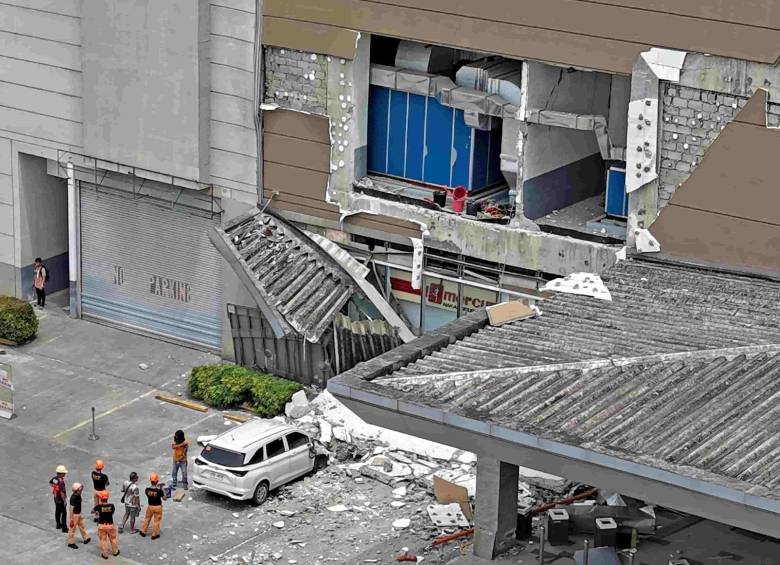 Entre las víctimas hay tres mineros que murieron tras el colapso de un túnel en Pantukan y al menos tres personas más en las ciudades de Mati y Davao, según informaron las autoridades locales. FOTO: AFP.