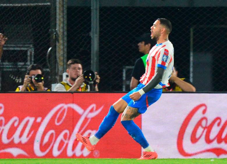 El futbolista paraguayo Antonio Sanabria lleva tres goles en las eliminatorias y se perfila como uno de los candidatos a pelear por el trofeo de goleador. FOTO: TOMADA DEL X DE @Conmebol