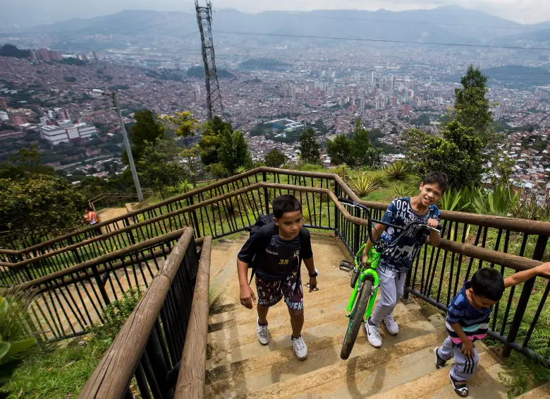 Las autoridades recomendaron que los ciudadanos que piensan ir a los cerros lo hagan de manera responsable. No están permitidas las fogatas ni las acampadas ni las mascotas sin bozal. FOTO: EL COLOMBIANO