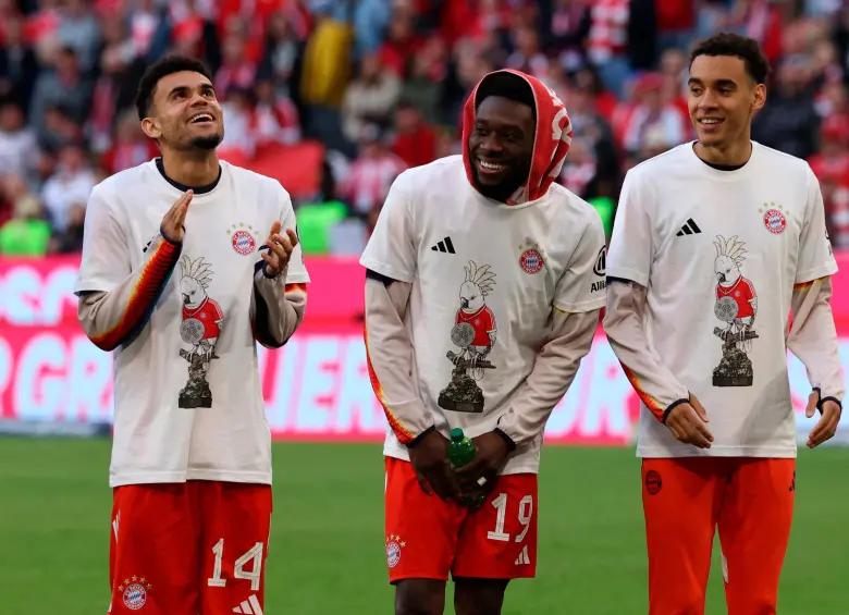 El colombiano Luis Fernando Díaz fue titular con el Bayern Múnich en la victoria 4-2 ante Stuttgar. La victoria coronó campeón anticipado de la Bundesliga al cuadro del colombiano. FOTO: AFP
