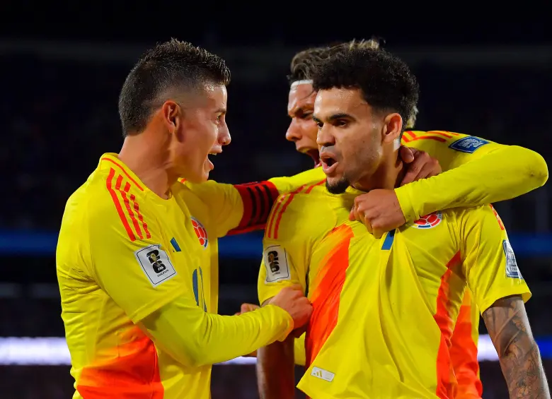 Los futbolistas colombianos James Rodríguez y Luis Díaz son las grandes figuras de la Selección Colombia que se medirá contra Uzbekistán, un ganador del Repechaje y Portugal. Foto: Getty