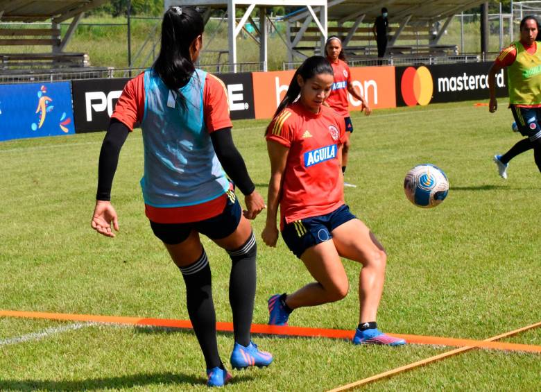 La volante antioqueña Lorena Bedoya es una de las referentes de la Selección Colombia femenina que debutó con triunfo ante Paraguay, en el Pascual Guerrero. FOTO cortesía fedefútbol