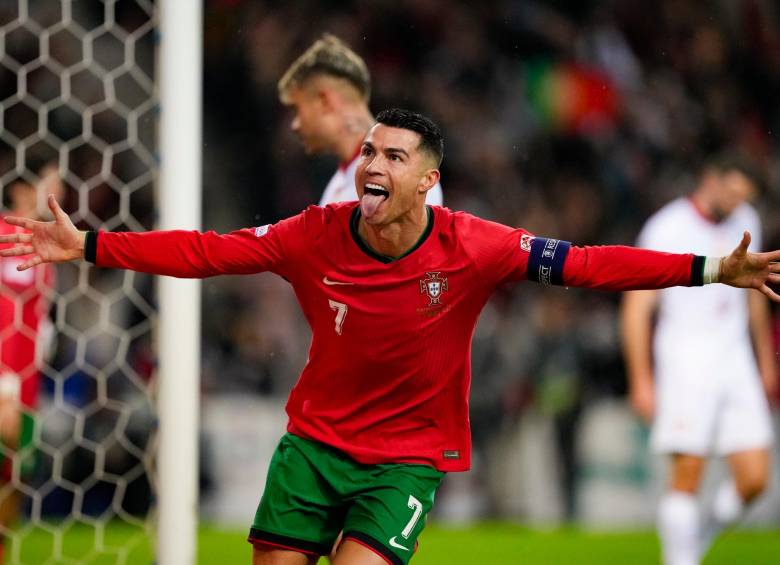 El futbolista portugués se ratificó como el máximo goleador de la historia del fútbol. Hasta el momento suma 916 anotaciones oficiales. En poco más de dos años llegaría a las 1.000 celebraciones. FOTO GETTY 