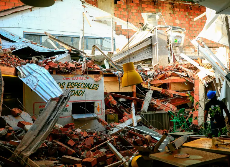 Así quedó el techo colapsado en Manila. FOTO: Camilo Suárez