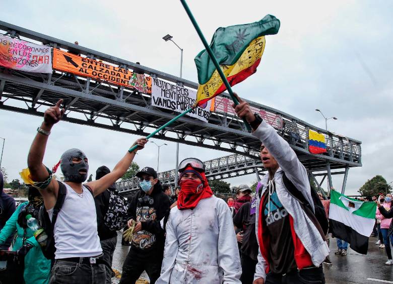 Disturbios: El Esmad y manifestantes se enfrentan en inmediaciones de la Nacional en Bogotá