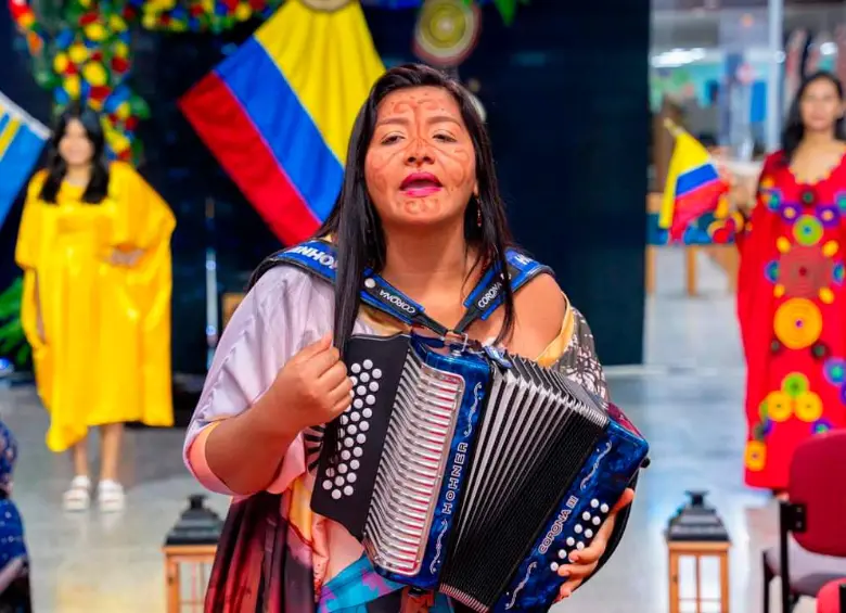 Una de las invitadas al Foro fue la acordeonera Indira Fernández. FOTO Cortesía