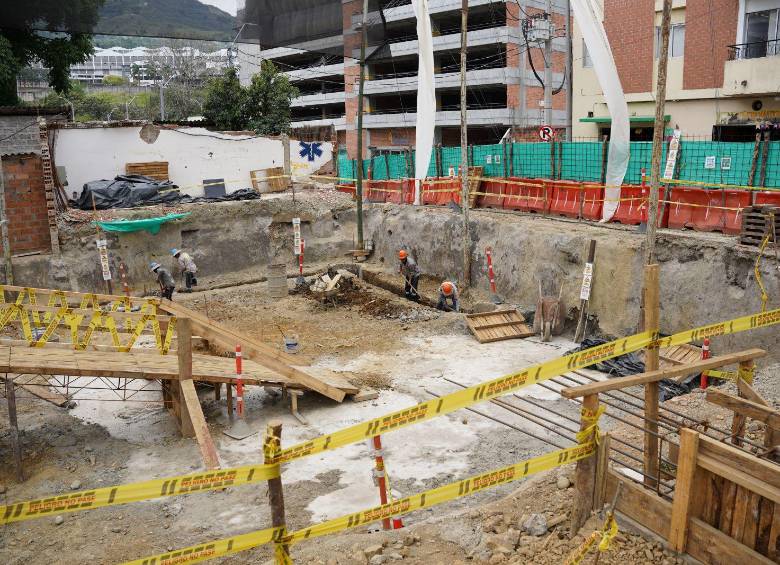 Construcción de Plaza de Mercado de Copacabana. Foto: Cortesía. 