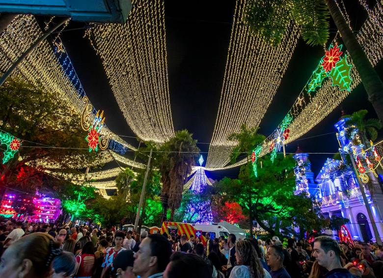 El concepto central del alumbrado de este año es “Destellos de Navidad”, una temática que busca reflejar el brillo, la magia y la esperanza asociados a estas fechas. Foto: Juan Antonio Sánchez