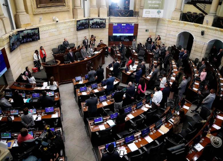 Los salarios de secretarios, senadores y representantes, que corresponden al Congreso, están entre los más altos para cargos públicos. FOTO COLPRENSA