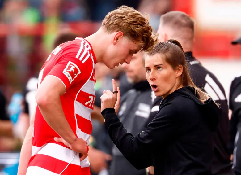 Marie-Louise Eta, quien nació en 1991 en Alemania, es una mujer del fútbol. Jugaba como centrocampista, pasó por clubes como el SV Werder Bremen y otros equipos del fútbol femenino de su país, donde ahora dirige al Union Berlín. FOTO Getty