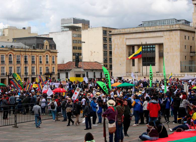 Las marchas realizadas en Medellín y Bogotá en apoyo al gobierno Petro. FOTOS COLPRENSA, MANUEL SALDARRIAGA Y CORTESÍA