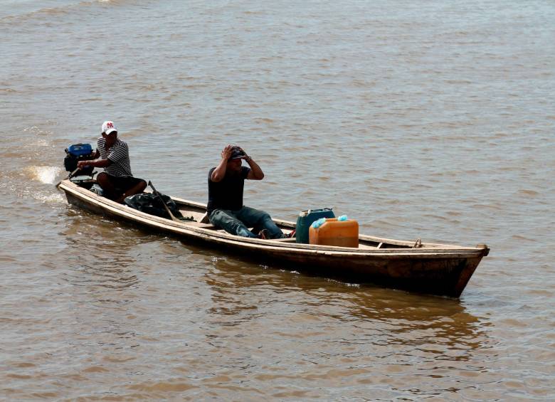 La sequía en el departamento del Amazonas ha generado una disminución del 80% de la lámina de agua del río. Foto Colprensa.