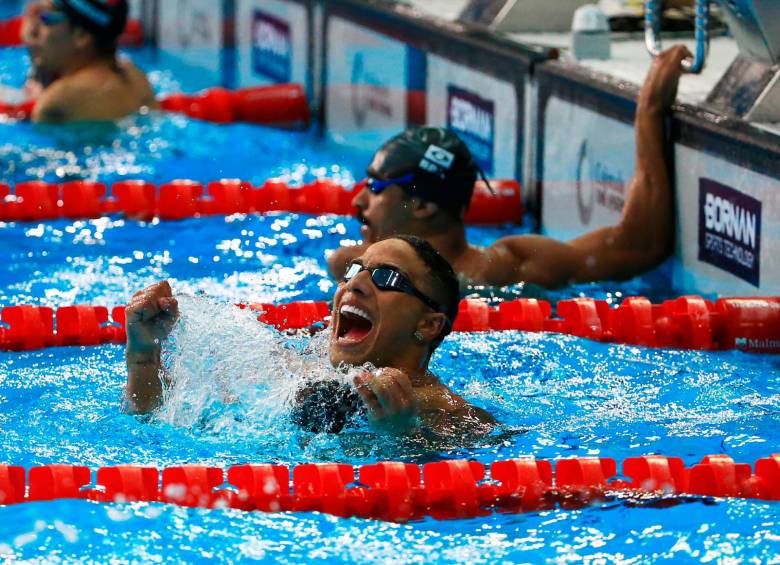 Carlos Daniel Serrano celebrando su triunfo en los 100 metros libres en Parapanamericanos. FOTO cortesía 