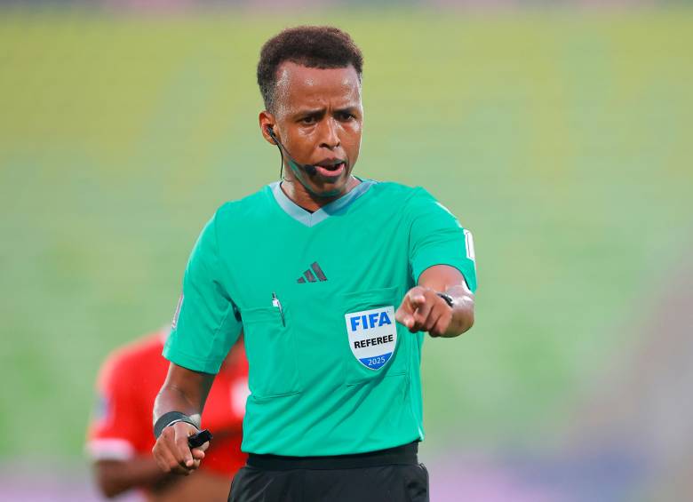 Omar Abdulkadir Artan, de 34 años, era el primer juez de Somalia en dirigir un partido en el Mundial. Foto: GETTY