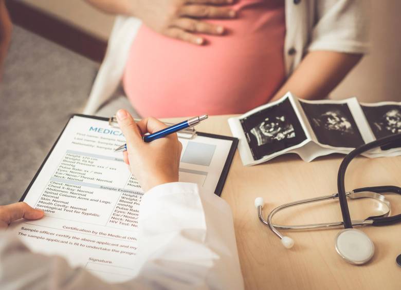 Estas pruebas ayudan a establecer oportunamente el tratamiento que requiera el bebé luego de su nacimiento. FOTO Shutterstock