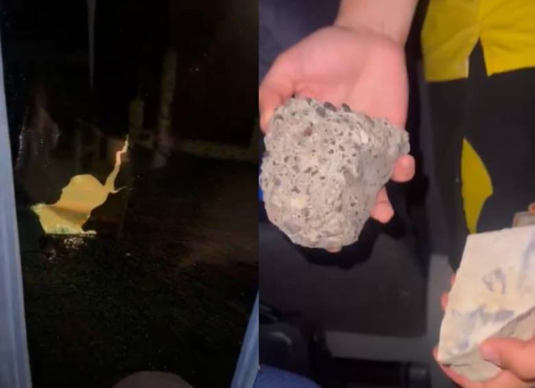 Así quedó el bus de Real Cartagena después de ser atacado con piedras durante su regreso por la vía entre Ciénaga y Barranquilla. FOTO: Captura de video.@EduardoLuisFut.
