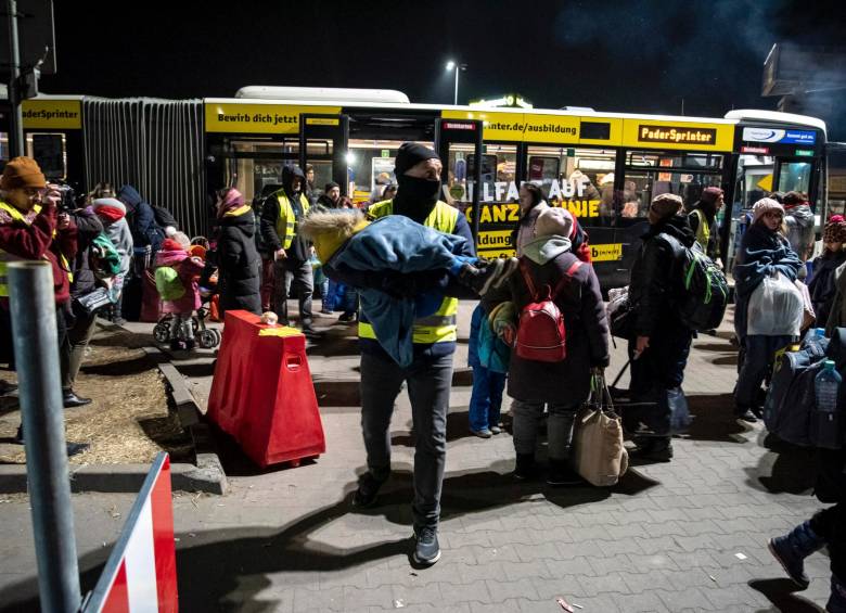 El lugar bombardeado es paso de refugiados ucranianos que van hacia Polonia. FOTO EFE