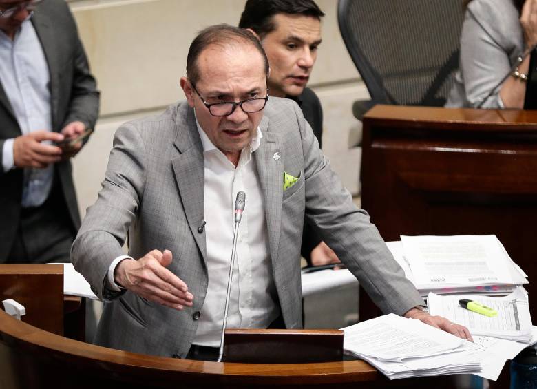 Hasta el momento, han sido aprobados 17 artículos, en medio del malestar generado por el decreto que convoca una consulta popular impulsada por el Gobierno. Foto: Colprensa
