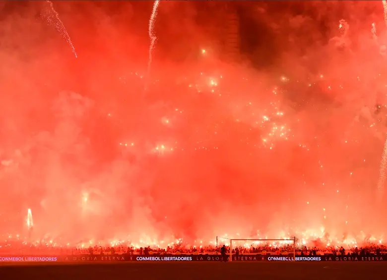 La fiesta que montaron los aficionados de River este martes en el Estadio Monumental. FOTO: GETTY