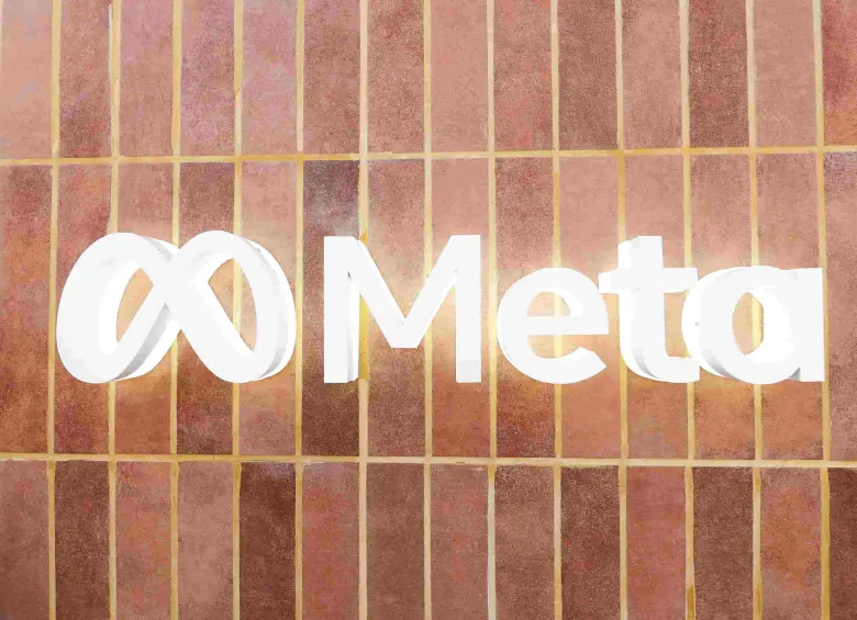 Meta Platforms inició una nueva ronda de despidos como parte de su estrategia para reorganizar la compañía en torno a la inteligencia artificial. FOTO: AFP.
