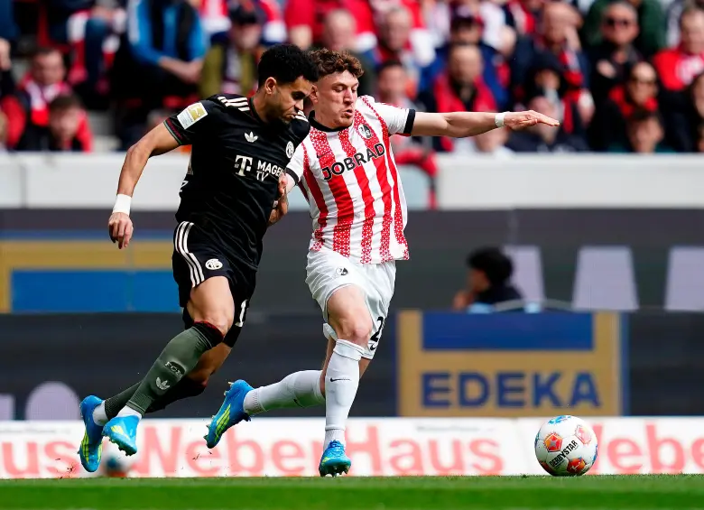 El Bayern Múnich ganó 2-3 en su visita al Friburgo por la fecha 28 de la Bundesliga que es liderada por el equipo de Luis Díaz con 73 unidades. FOTO: GETTY