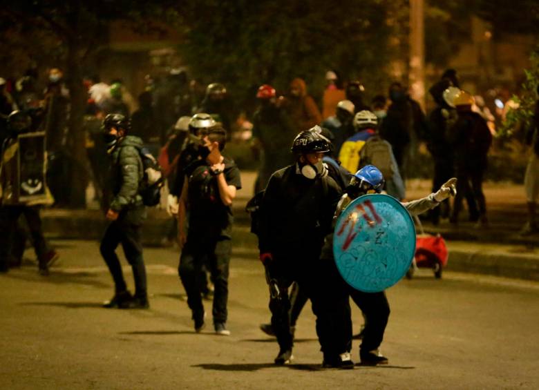 Imagen de referencia sobre los enfrentamientos entre manifestantes y la Fuerza Pública. FOTO: COLPRENSA