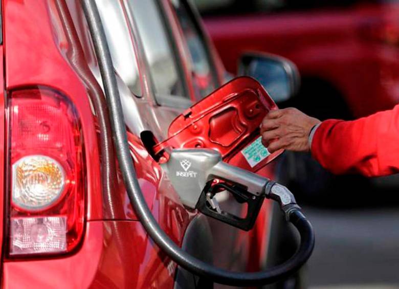 La gasolina corriente para diciembre en Medellín pasó de $9.864 a $10.063 el galón. FOTO Colprensa.