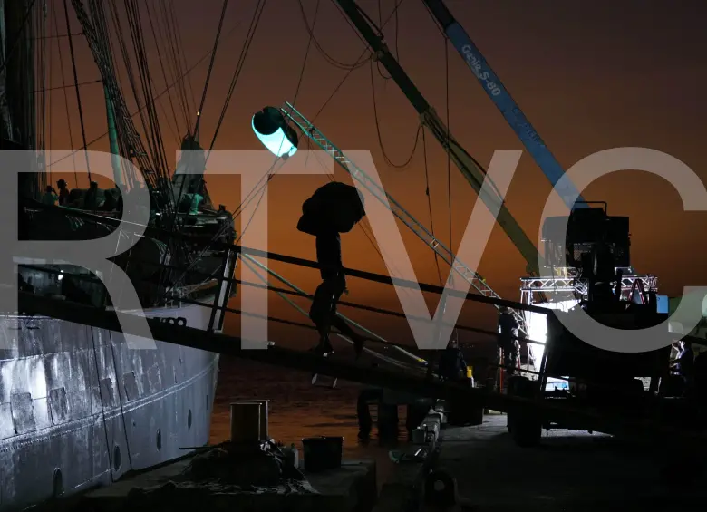 Muelles, buques y gasolina: el aporte de la Armada a la película donde actúa Petro