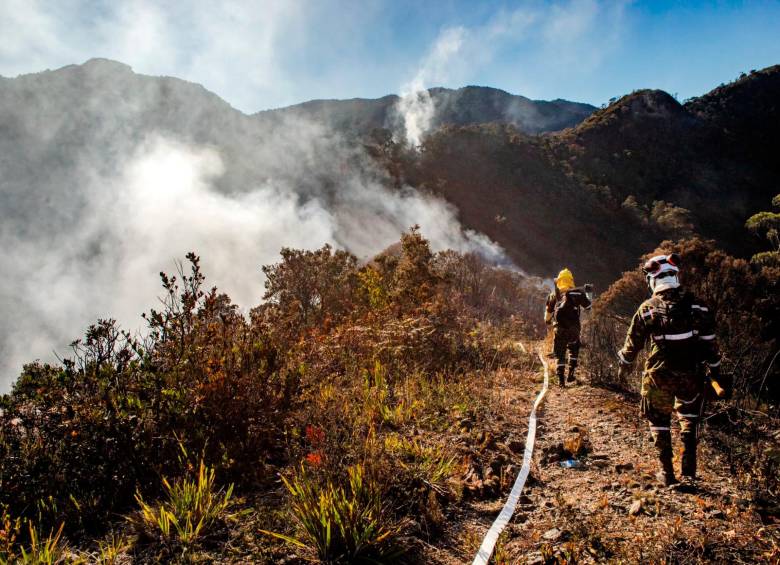 El incendio se registró sobre las 12:40 de la tarde de este miércoles. FOTO CORTESÍA 