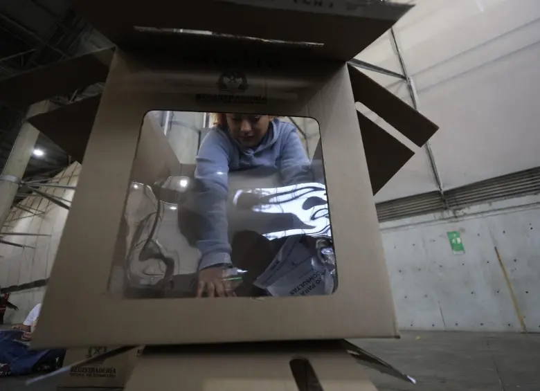 En varios puntos de votación, ya comenzó el proceso de conteo desde el cierre de las urnas.FOTO: Camilo Suárez