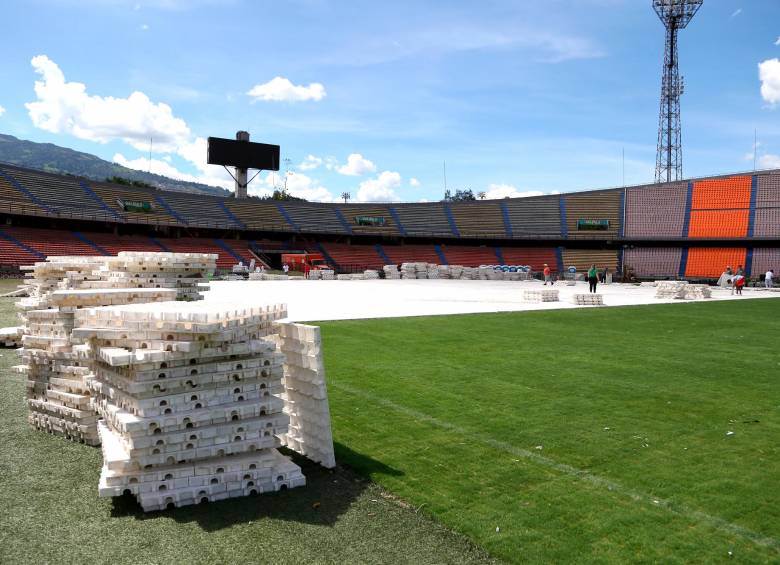 No es la primera vez en el año que el estadio Atanasio Girardot acoge grandes eventos culturales. Pese al trajín, la cancha responde a las exigencias que viene siendo sometida. FOTO: INDER MEDELLÍN