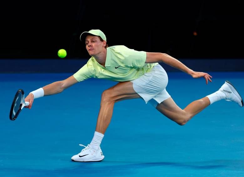 Sinner en medio de un partido de tenis. FOTO: GETTY