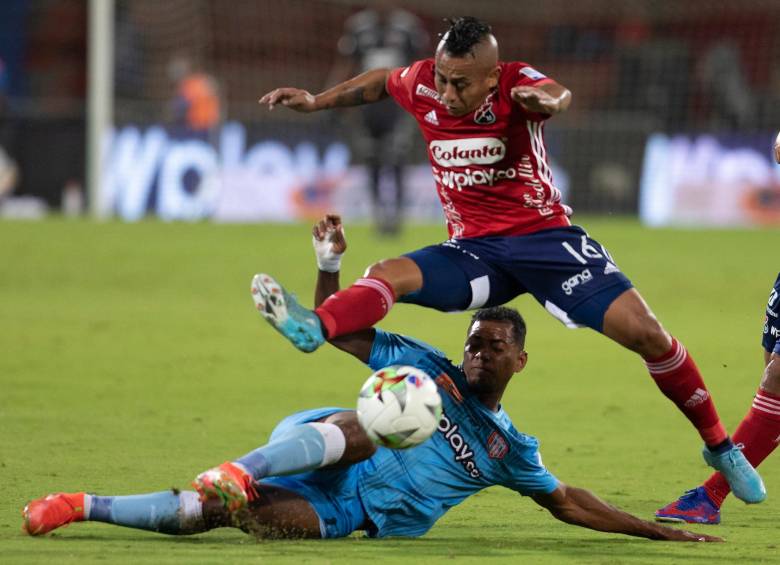 DIM juega ante el Unión Magdalena. FOTO CARLOS VELÁSQUEZ