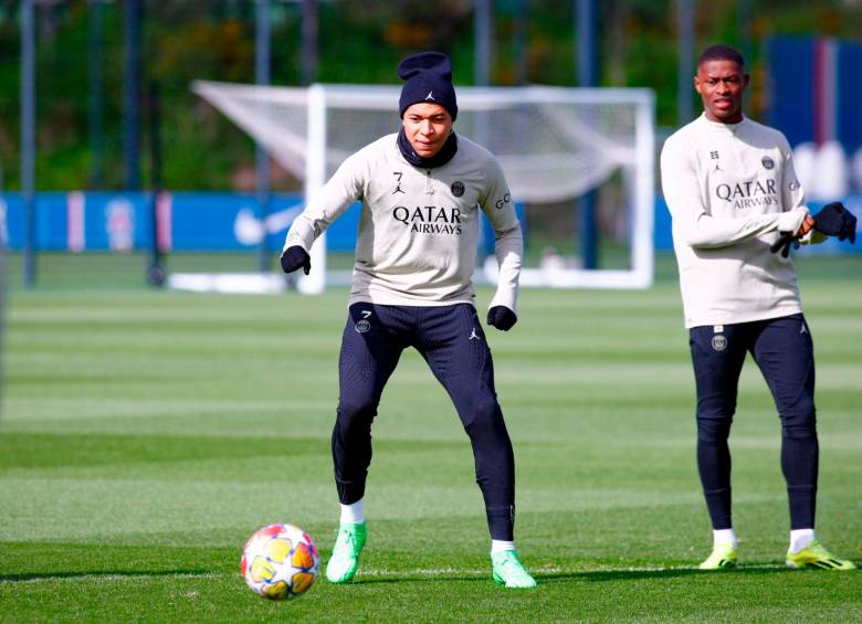 Kylian Mbappé está muy cerca de firmar con el rival clásico del Barcelona, Real Madrid. En la ultima serie que se enfrentaron en delantero marcó 4 goles. FOTO Tomada de ‘X’: @PSG_inside