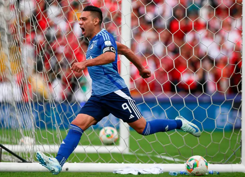 Radamel Falcao García celebra el tanto con el que Millonarios venció a Santa Fe en el estadio El Campín. FOTO COLPRENSA 