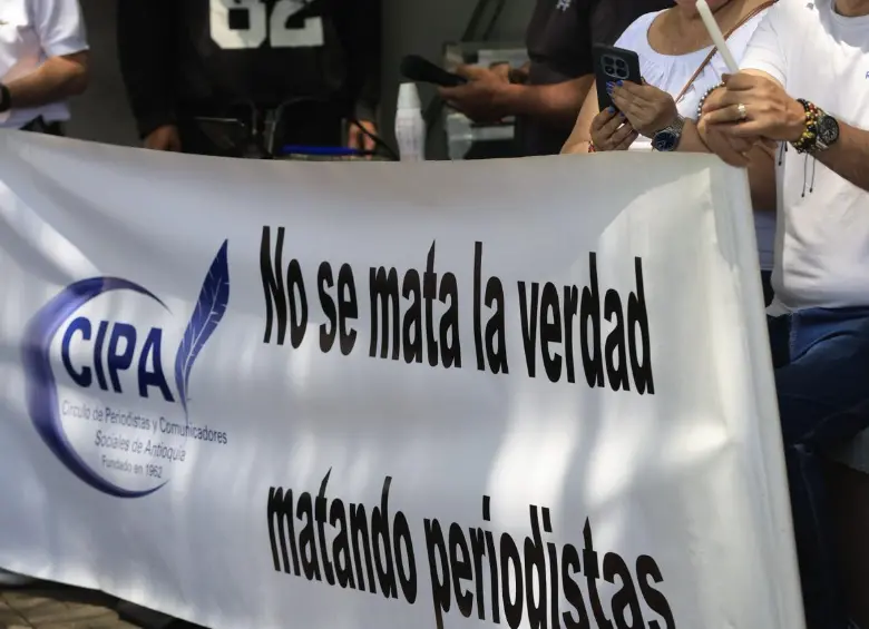 Uno de los mensajes en el plantón que se realizó en su homenaje tras su asesinato. FOTO Camilo Suárez. 