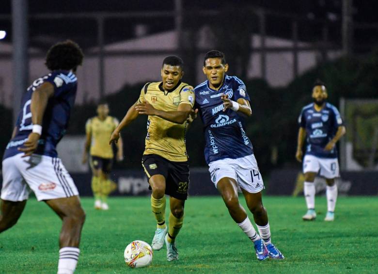 El futbolista José Cuenú fue uno de los destacados de Águilas Doradas en el encuentro ante Junior. FOTO: Colprensa