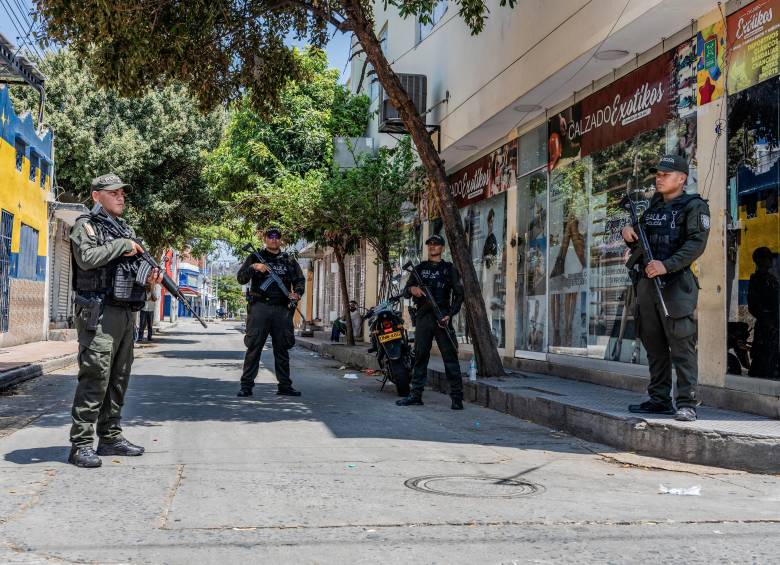 Calles militarizadas en Santa Marta tras paro armado anunciado por ‘Los Pachenca’, grupo armado que delinque en buena parte del Caribe. FOTO AFP