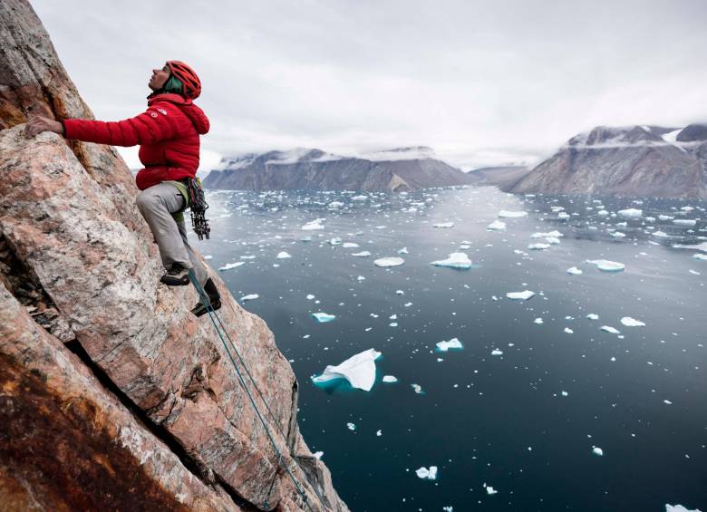 Sienta el vértigo de este ascenso por el Ártico con Alex Honnold en Nat Geo