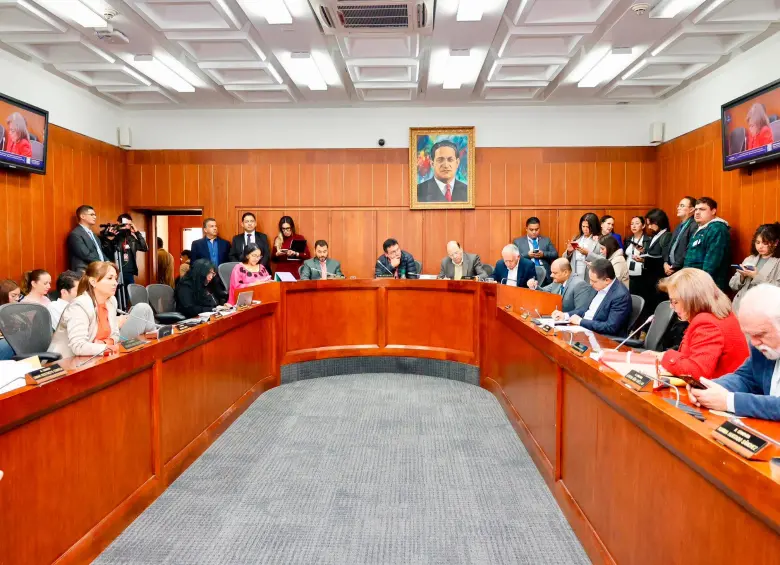 Si bien la Comisión Séptima está conformada por 14 senadores, solo siete acudieron a la sesión de este martes. FOTO: MINSALUD-REFERENCIA