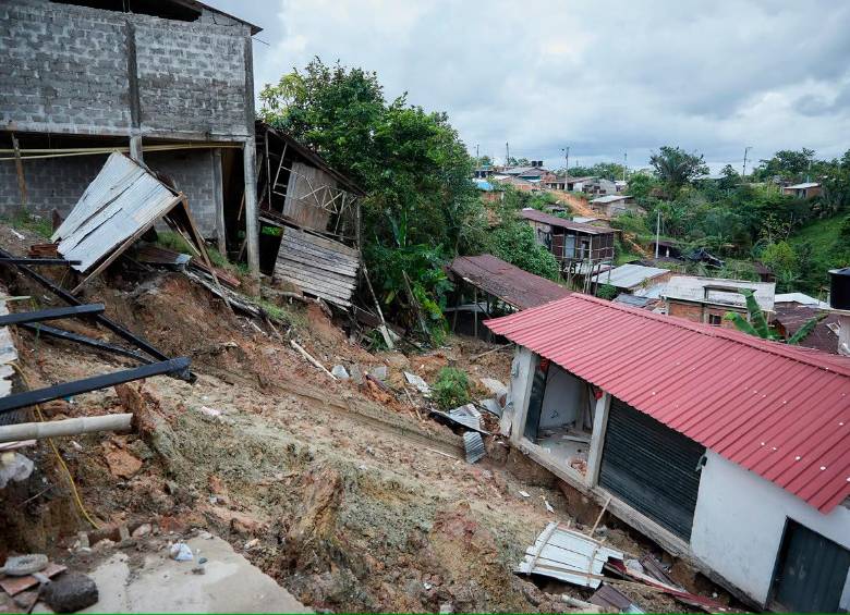 Los daños provocados por el terremoto del 10 de agosto abrieron dudas entre propietarios y arrendatarios sobre seguros y obligaciones de reparación. FOTO DEFENSORÍA DEL PUEBLO