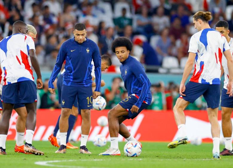 Mbappé (10) suma tres goles en el Mundial, en el que está arropado por un gran equipo. FOTO Getty