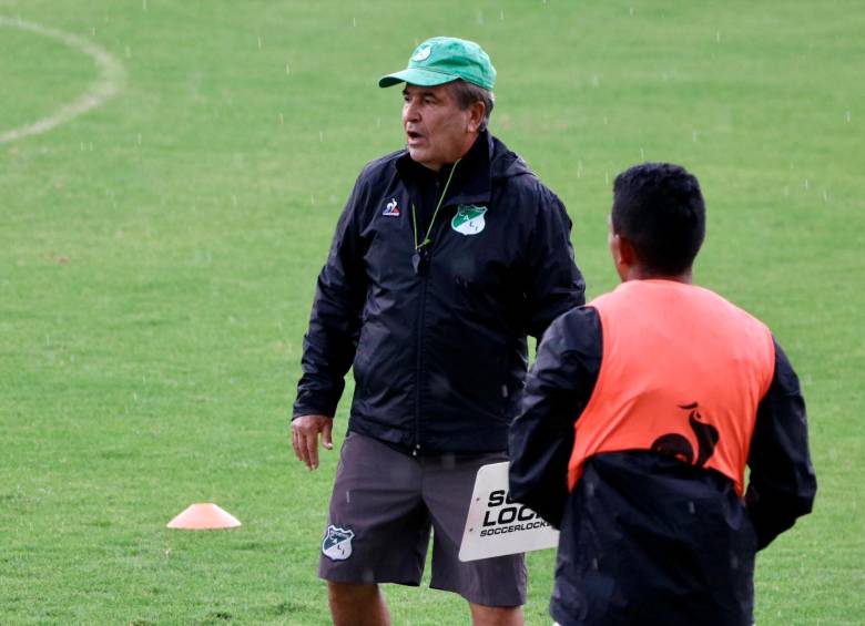 El técnico Jorge Luis Pintos, es uno de los que está hoy en el ojo del huracán por la crisis deportiva del Cali. FOTO @AsoDeporCali