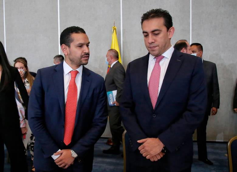 El ministro del Interior, Daniel Palacios, y el registrador, Alexander Vega, presidieron la Comisión Nacional de Garantías Electorales, en Bogotá. FOTO Colprensa