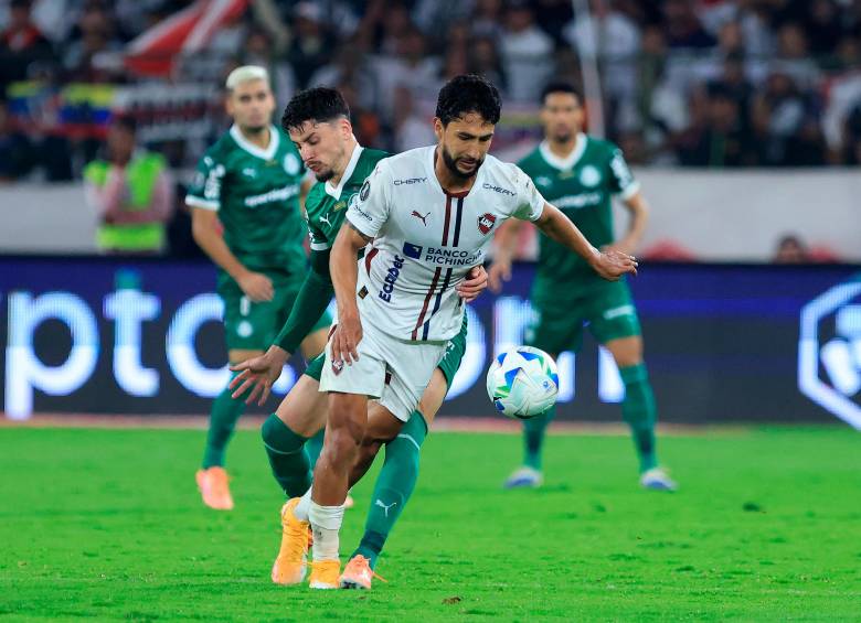 El futbolista antioqueño debutó como profesional en 2018 con Leones de Itagüí. Está en el fútbol ecuatoriano desde 2023. FOTO Getty 