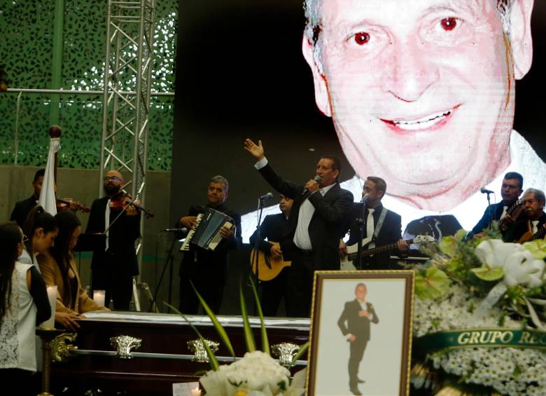 La familia reiteró que el deseo en vida de Darío Gómez fue recibir el honor de multitudes tras su fallecimiento. FOTO: JAIME PÉREZ