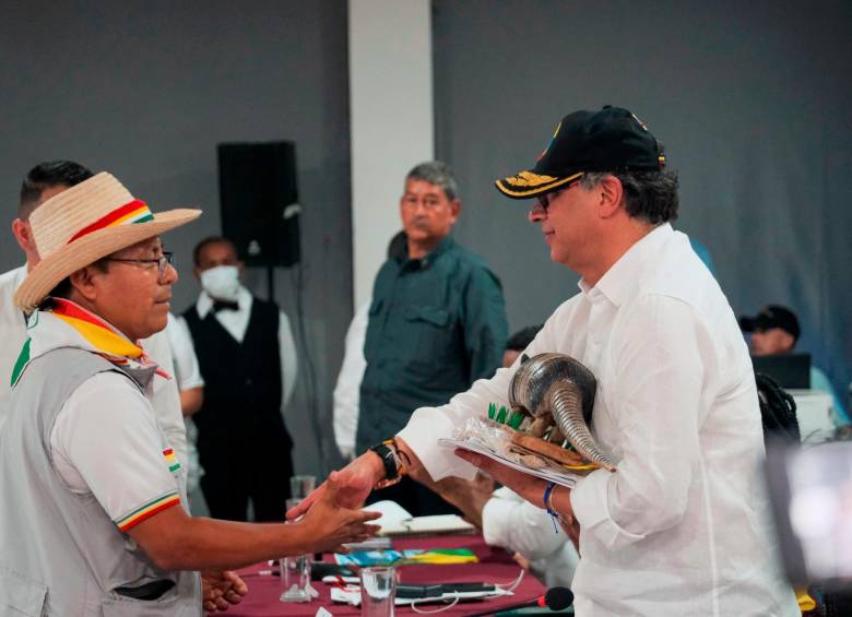 El presidente Gustavo Petro llegó a Tumaco en la tarde de este martes, después de varias horas de retraso. Foto Presidencia de la República.