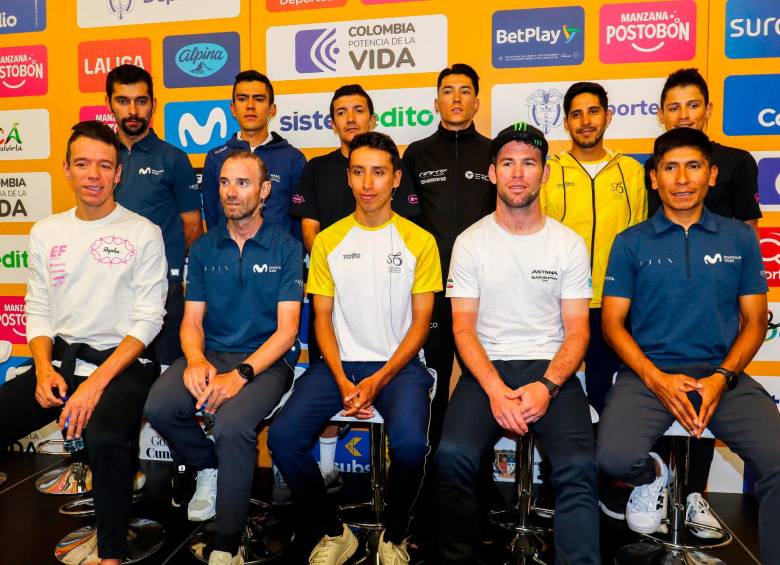 En la foto se ven a los ciclistas Fernando Gaviria, Harold Tejada, Richard Carapaz, Alejandro Osorio, Brandon Rivera Esteban Chaves (de pie), mientras que sentados están Rigoberto Urán, Alejandro Valverde, Egan Bernal, Marck Cavendish y Nairo Quintana. FOTO: CORTESÍA ÁNDERSON BONILLA 