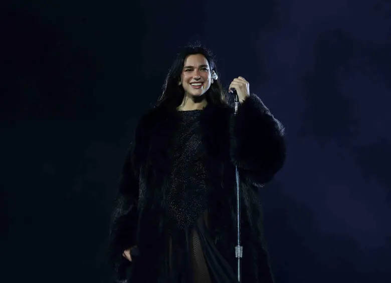 Dua Lipa regresa a Bogotá con su Radical Optimism Tour, uno de los conciertos más esperados del año. FOTO: AFP